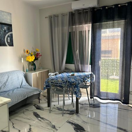 דירות לידו די אוסטיה Front Sea Luxury מראה חיצוני תמונה