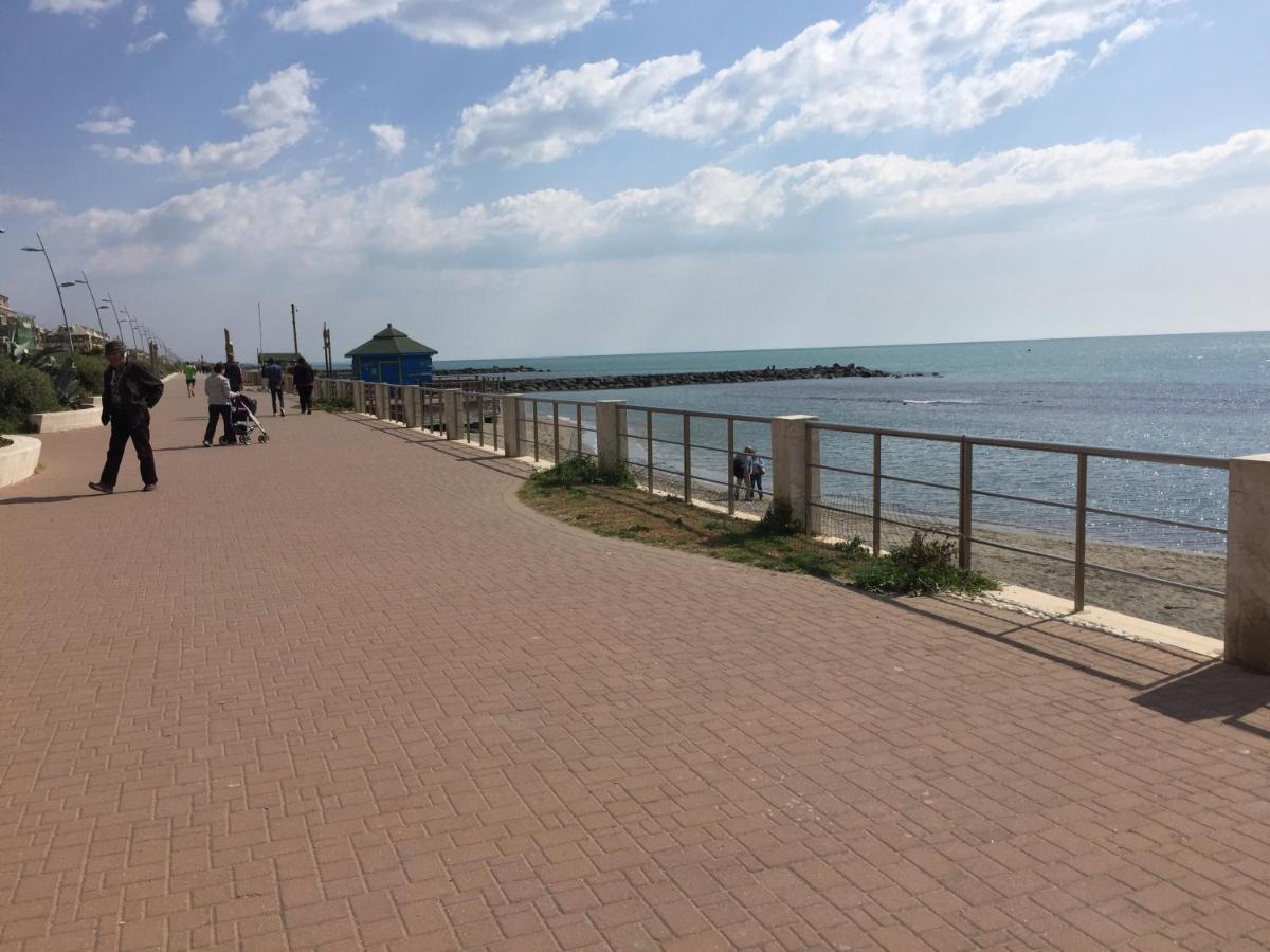 דירות לידו די אוסטיה Front Sea Luxury מראה חיצוני תמונה