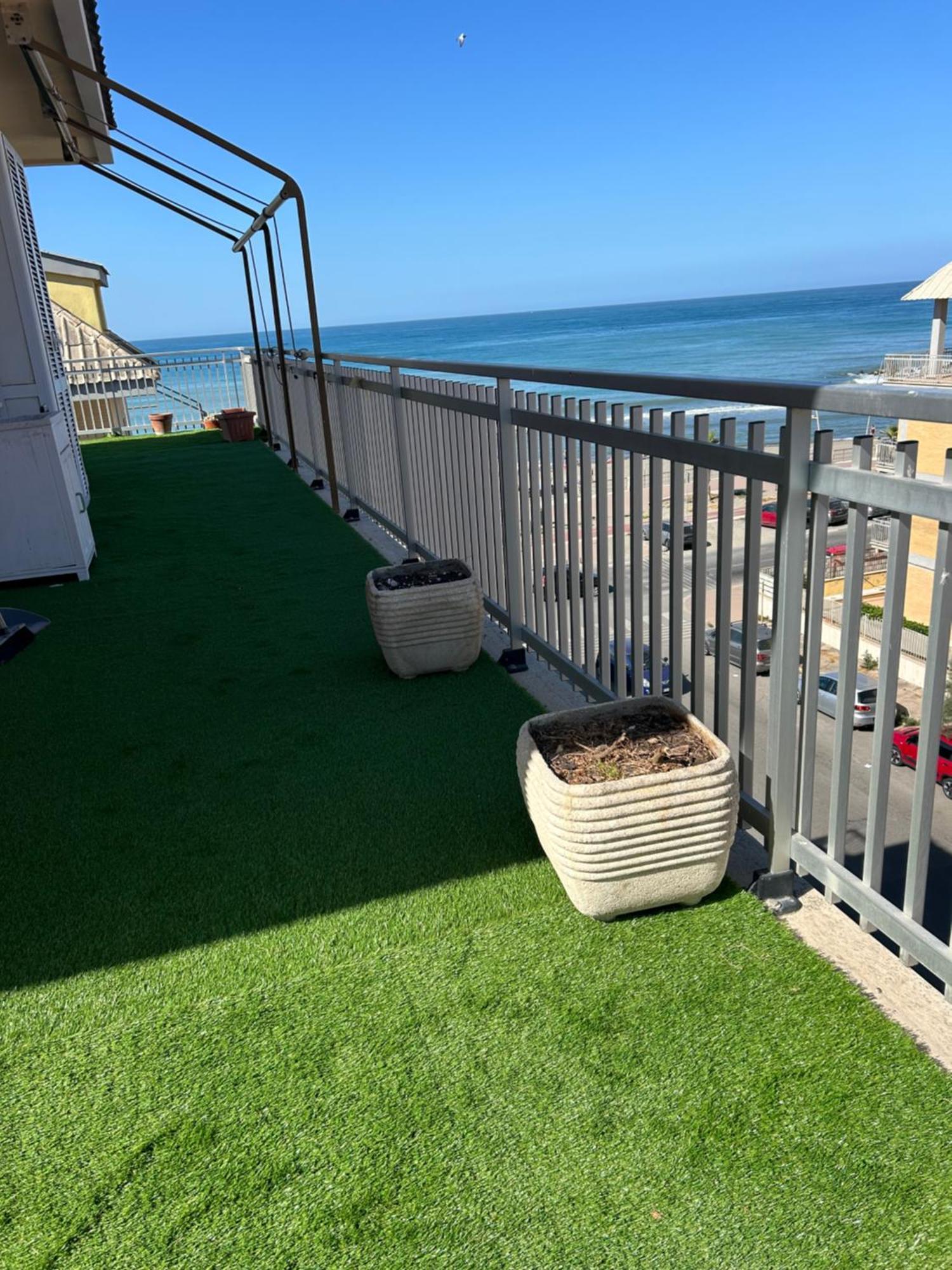 דירות לידו די אוסטיה Front Sea Luxury מראה חיצוני תמונה