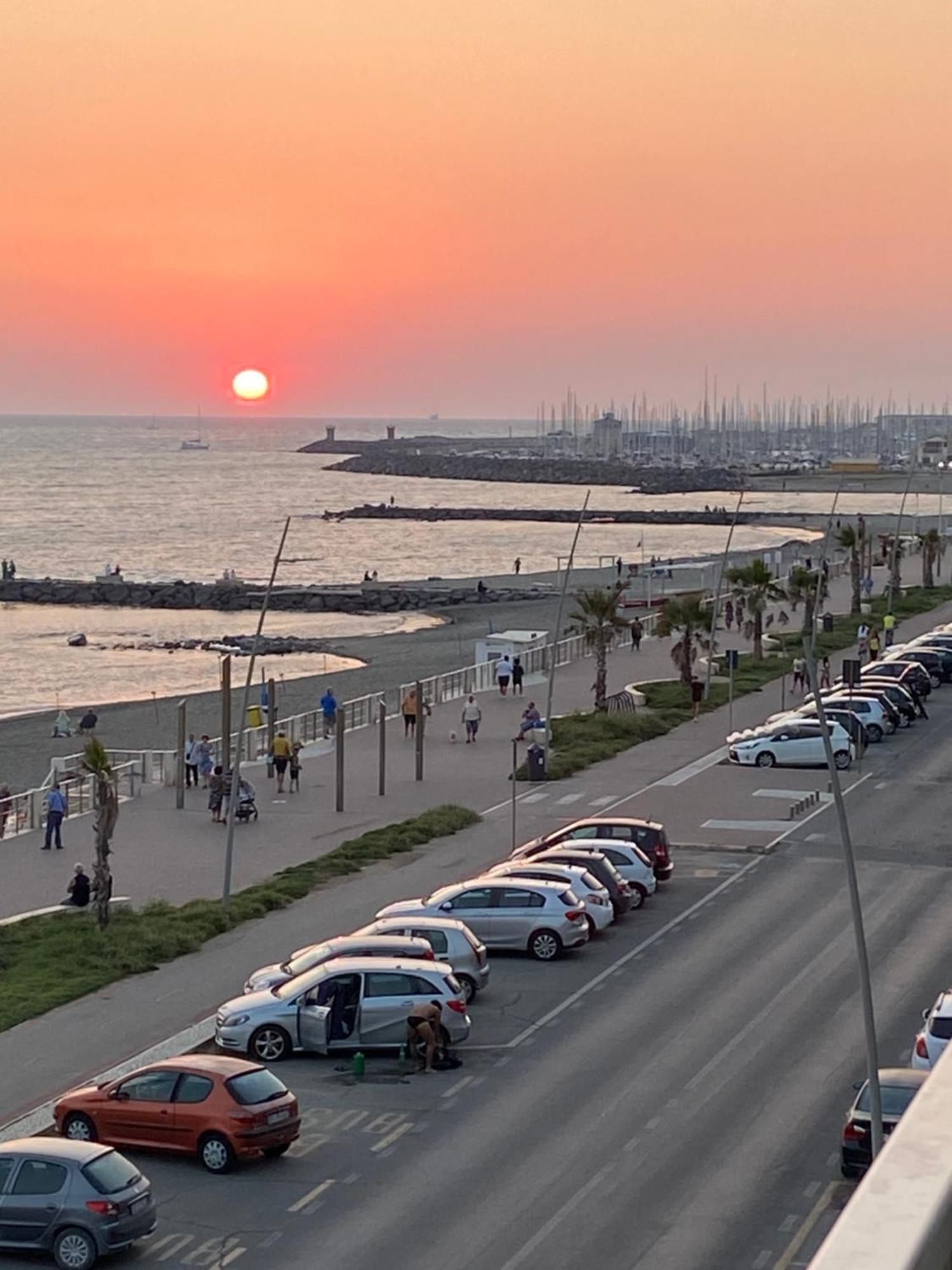 דירות לידו די אוסטיה Front Sea Luxury מראה חיצוני תמונה